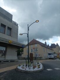 &eacute;clairage public et am&eacute;nagement d'une place - Agrandir l'image, fen&ecirc;tre modale