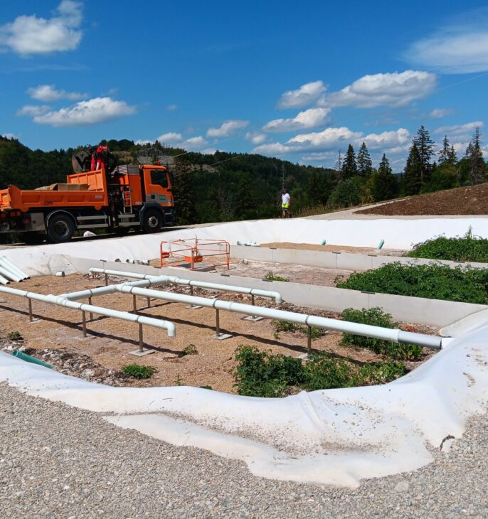 travaux d'assainissement pour planter des roseaux