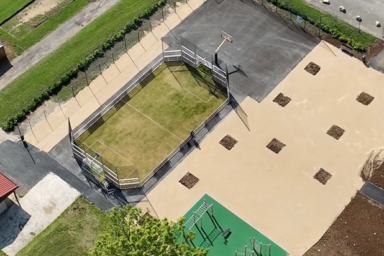 vue du ciel d'un am&eacute;nagement d'un espace multi-sport et de loisir