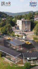 batiment du SIDEC du Jura avec son parking en ombri&egrave;res photovolta&iuml;que - Agrandir l'image, fen&ecirc;tre modale